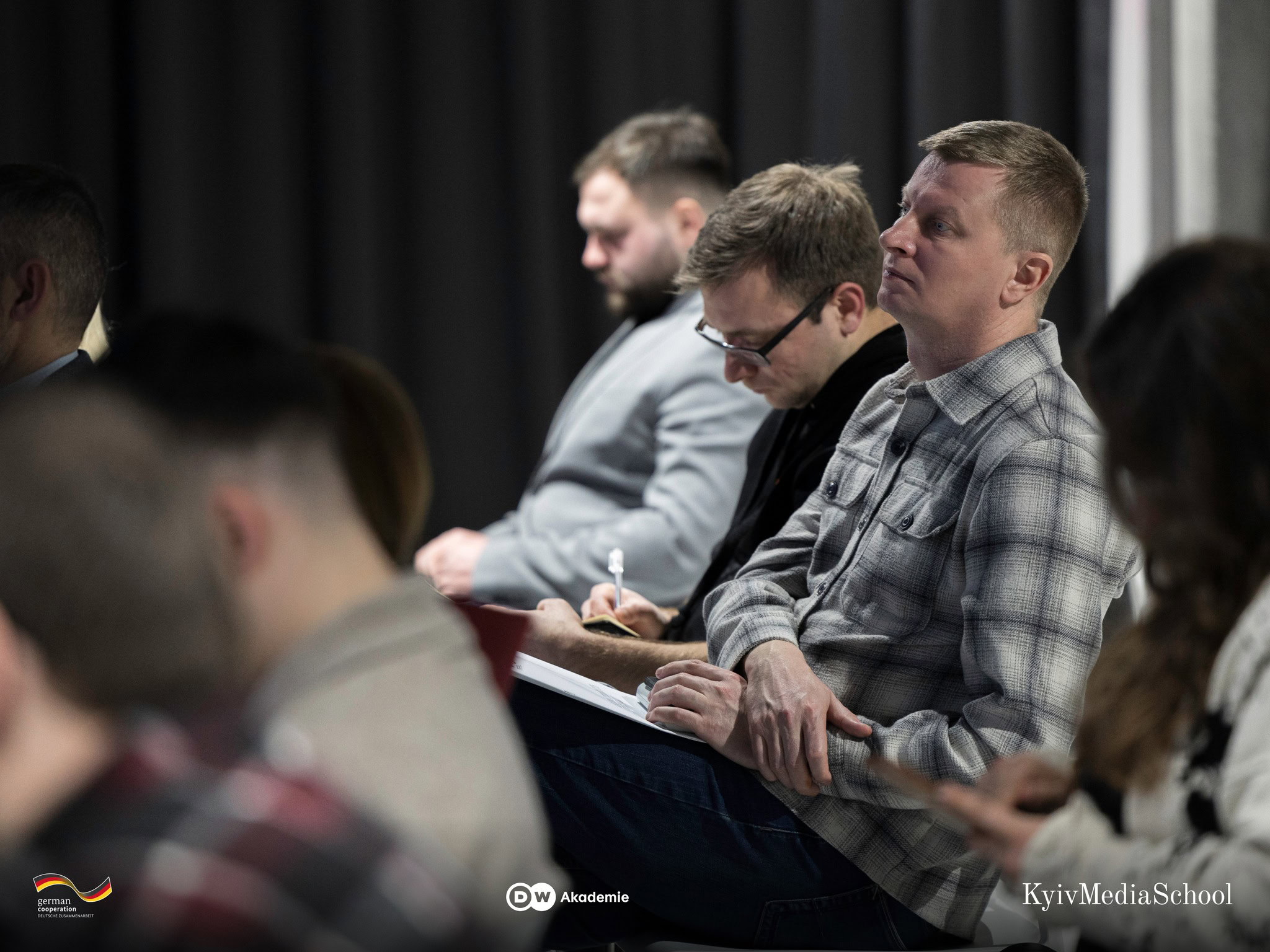 20 медійників розпочали навчання на курсі «Медіастійкість в епоху ШІ»